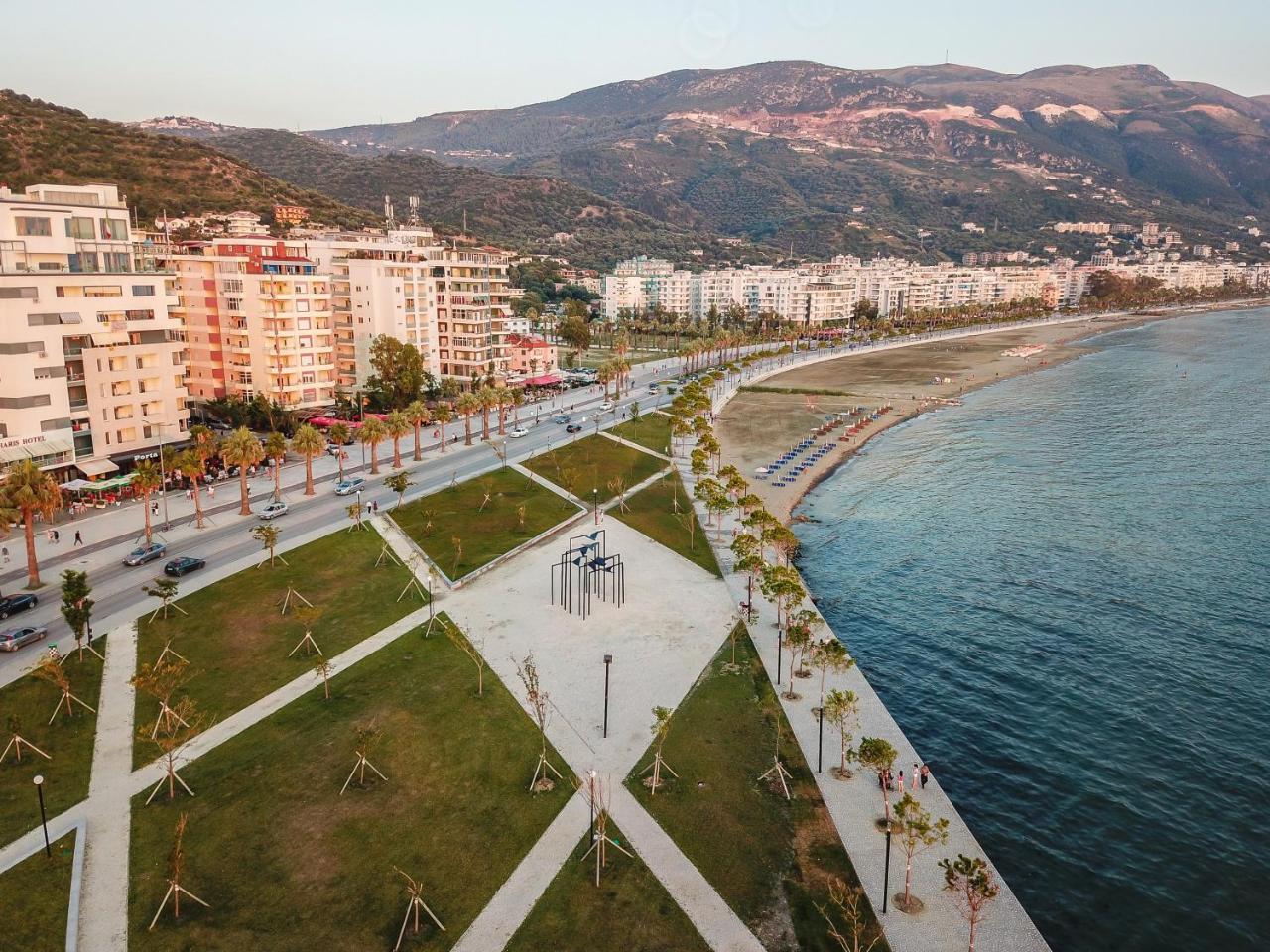 Laid Hotel Vlorë エクステリア 写真